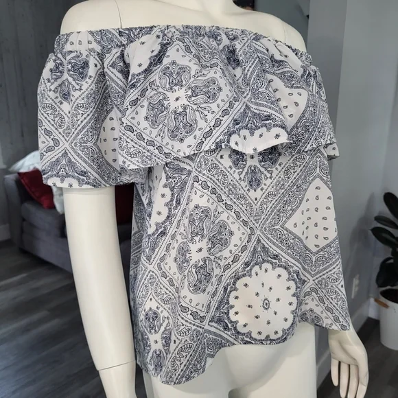 2/$20💕Bohemian Ruffle Off-Shoulder M - Picture 3 of 6